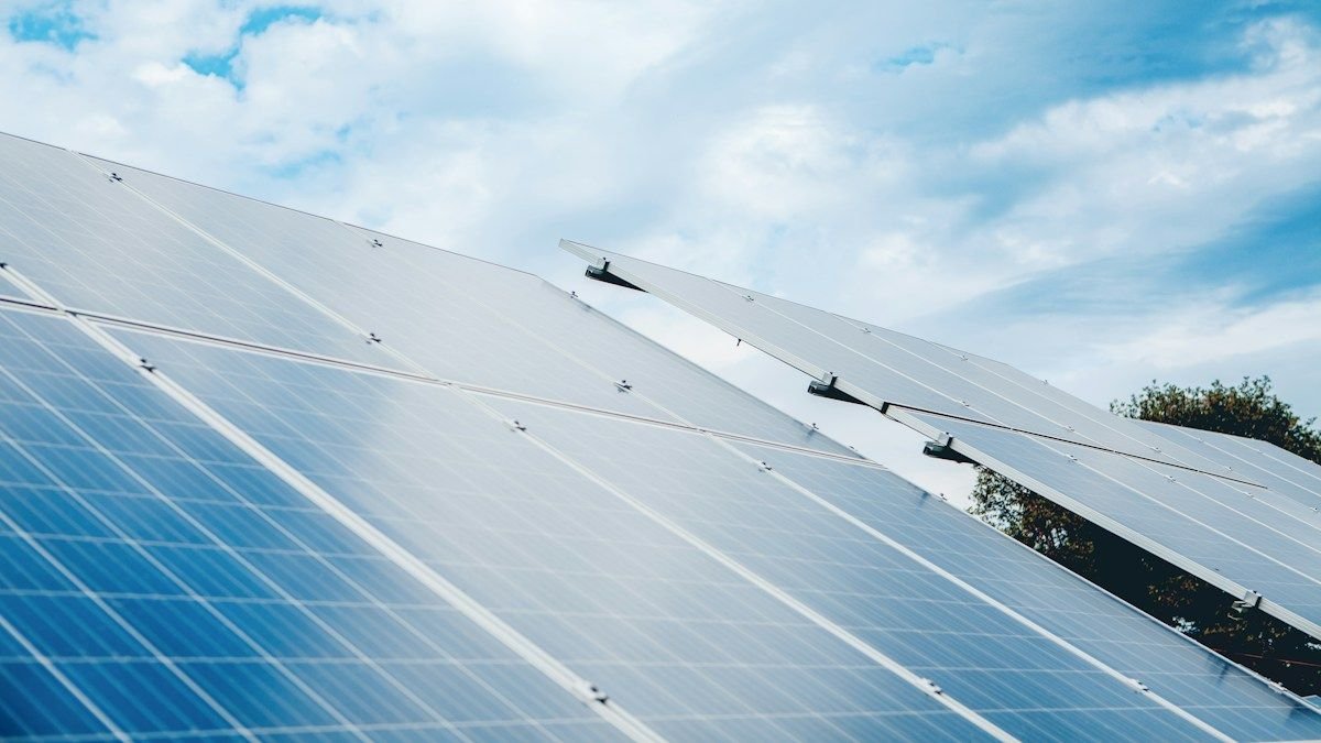 Mis placas solares producen poco: 8 causas y cómo detectarlas